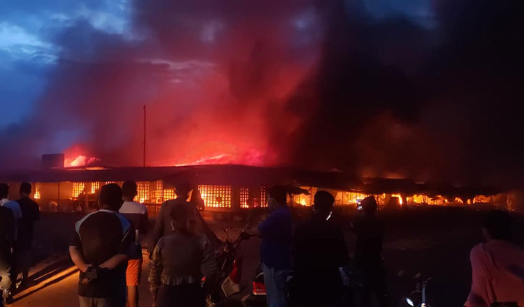 ケップ州の白馬市場の火事　120の露店がほぼ全焼