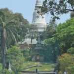 とっておきのプノンペン３　街のランドマーク：独立記念塔とワットプノン