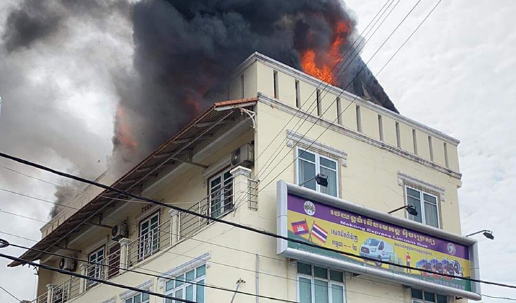 プノンペン　バス会社：Mekong Express の本社が火事