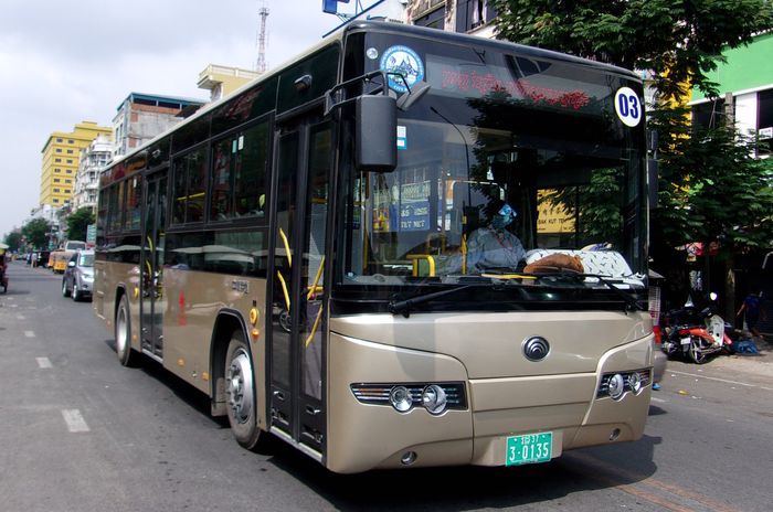 プノンペン　市内公共バスの再開を要請