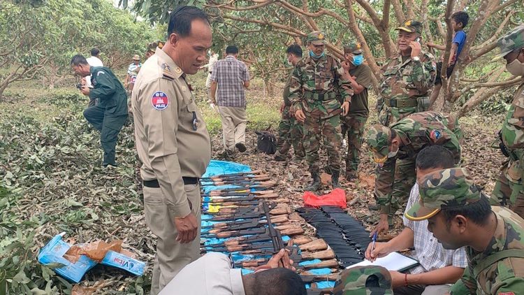 バッタンバンで発見　押収された大量の自動小銃と弾薬はミャンマー向けか