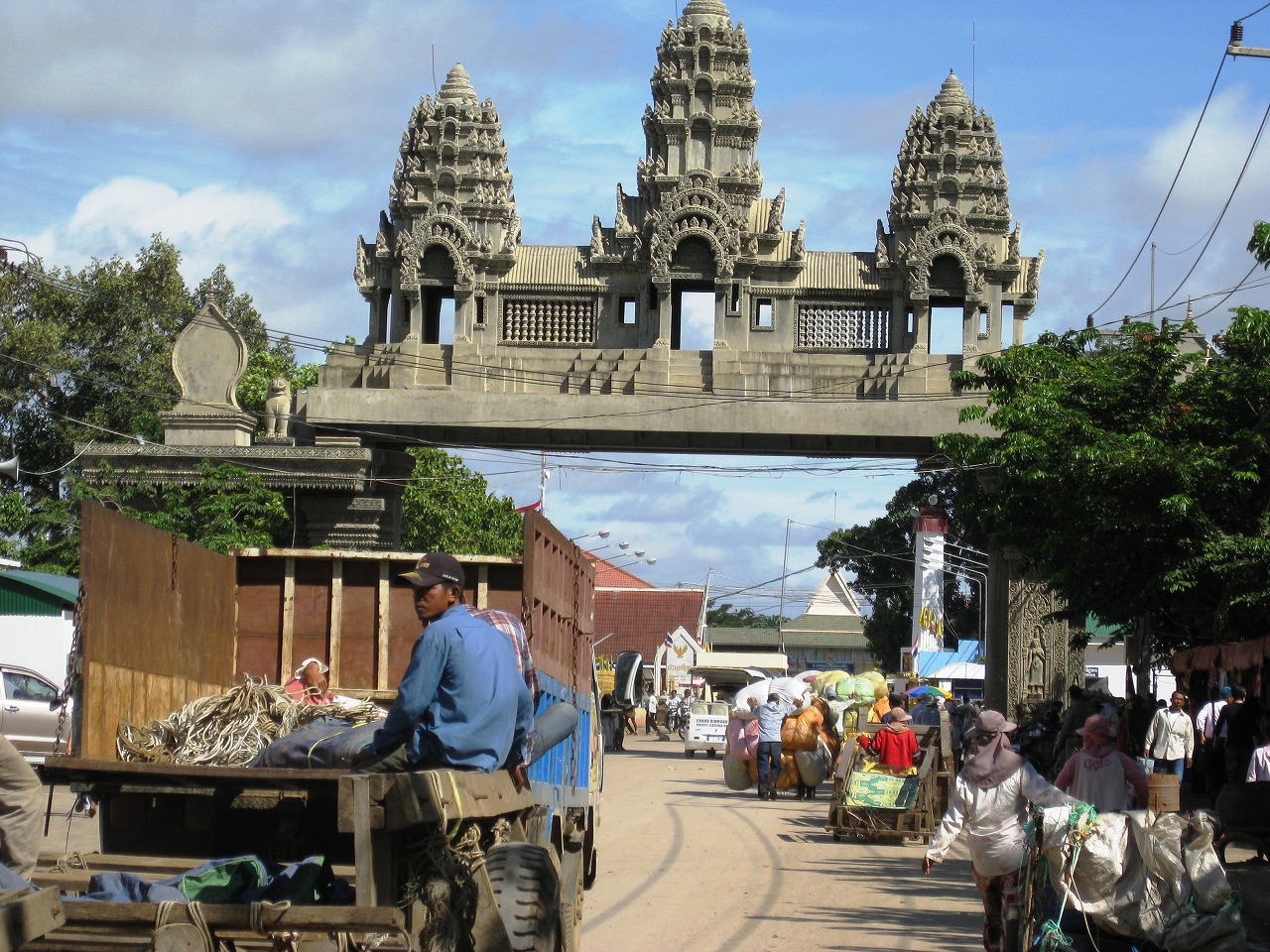 カンボジア、タイにカンボジア人の国境越えの通勤許可を要請