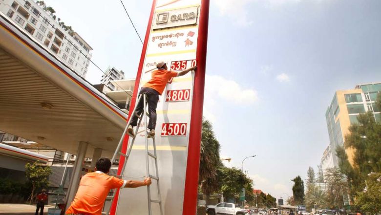 フン・セン首相、ガソリン価格が過去最高に上がった、と言及