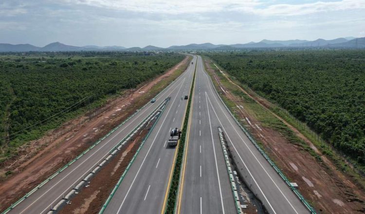 カンボジア初の高速道路、95％の工事が完了　料金はe-チケット払い
