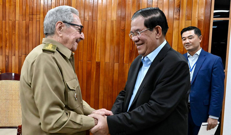 フン・セン首相　キューバの元大統領を表敬訪問