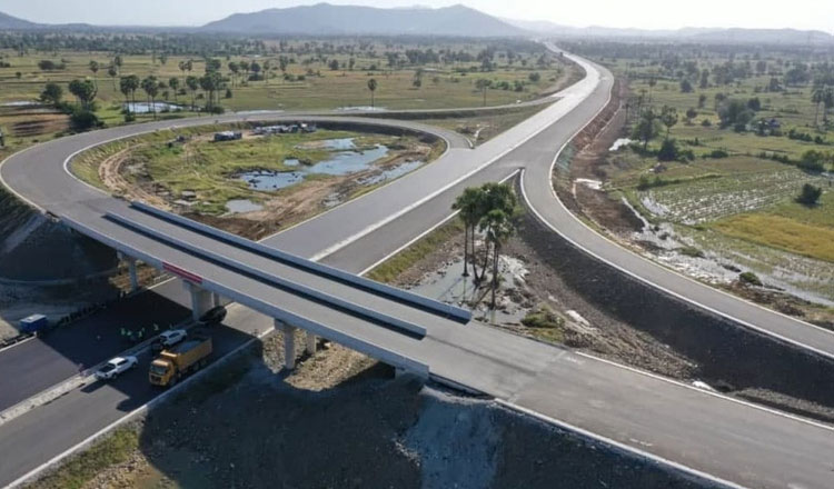 政府は来年、2番目の高速道路（プノンペン＝バベット間）の建設を検討