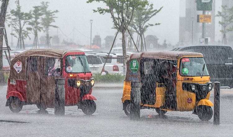 プチュムボン（お盆）期間　プノンペンでも大雨が予想される