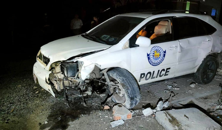 深夜、パトカーの「酔っぱらい」運転事故、1人重傷だが、運転手は逃亡