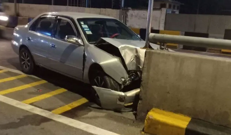 週末に多発する酔っ払い運転事故、中国人運転の車が分離帯に