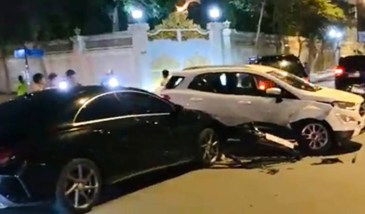 プノンペンの夜　高級車がひき逃げを繰り返す　事故車2台の運転手逃亡