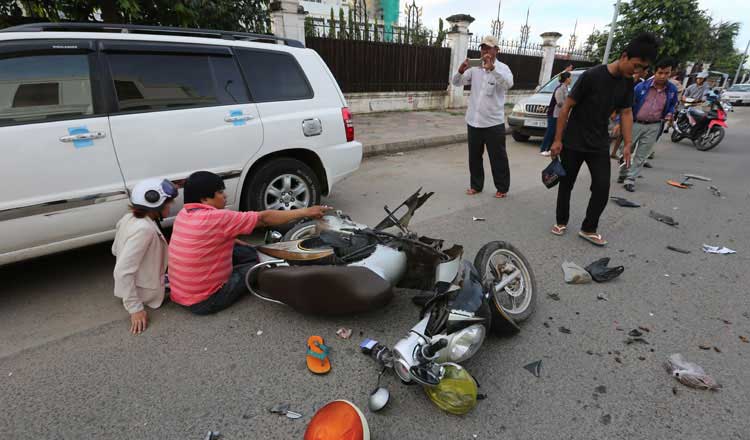 カンボジアでは、「交通事故」で毎日少なくとも4人が死亡している