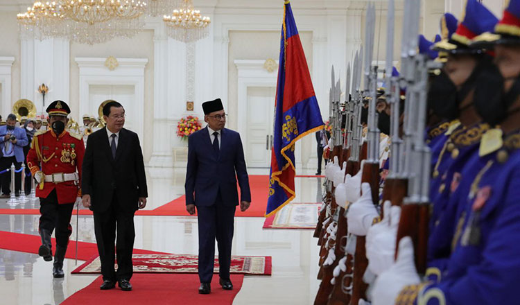 フン・セン首相、国賓で訪問したマレーシア首相と会談