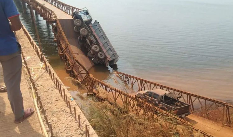 ポーサット州　過積載トラックが橋の崩壊を引き起こした！