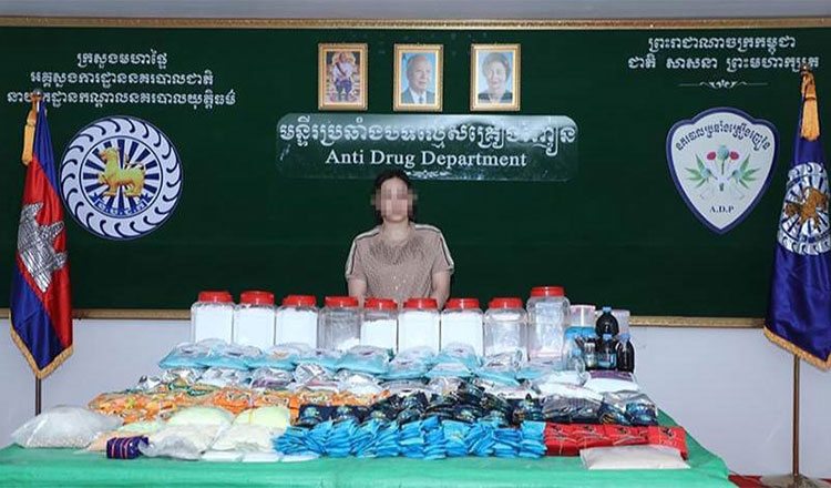 警察、100kg超の麻薬と化学物質所持の中国人女を逮捕