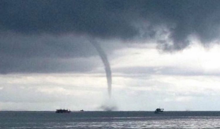 シハヌークビル　雨季の旅行者は特に注意、沿岸部に「高潮」警報を発令