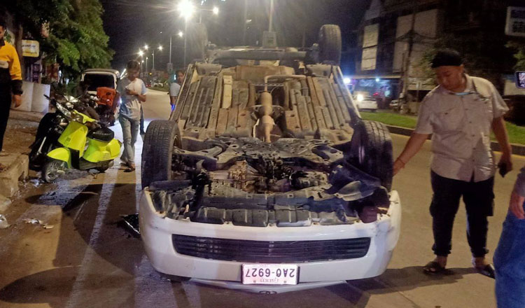 プノンペン　酩酊状態で運転の車が反転、酔っ払い犯は逃走