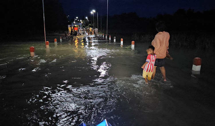 クラチエ州一部地域でメコンの増水による洪水が発生、他州でも冠水地有り