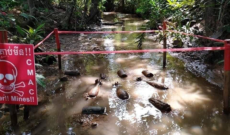 警告！　洪水時に不発弾や地雷が露出する　発見したら直ちに報告を