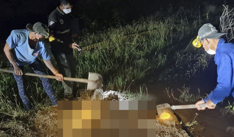 タクマオ市　「金髪」女性の遺体、荒地に埋もれて発見