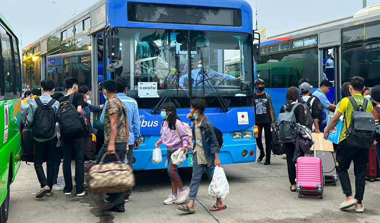 プチュム・ボン休暇中、約455台のバスが無料送迎サービスを準備