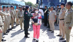 ベトナム人257人 オンライン詐欺でカンボジアから強制送還へ