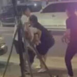 シアヌークビルの路上で外国人が同胞を電気警棒で殴る