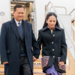 首相は日・ASEAN50周年記念サミット出席のため日本へ出発