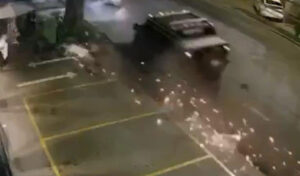 プノンペン　クリスマスの夜に轢き逃げで母親と2歳児が死亡、父親が重傷