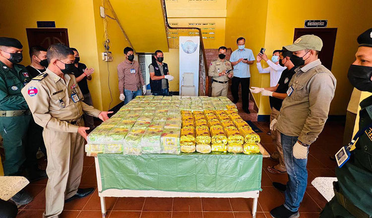 ラオス国境、警察が密売業者から160kgの麻薬を押収、容疑者らは逃亡中