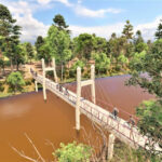 世界遺産のタケウ寺院遺跡近くに自転車専用橋を設置