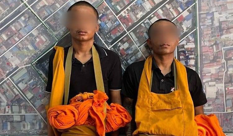 プノンペンの市場で偽僧侶2人を拘束