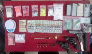 バベット 外国人マフィアメンバーが麻薬と銃で逮捕