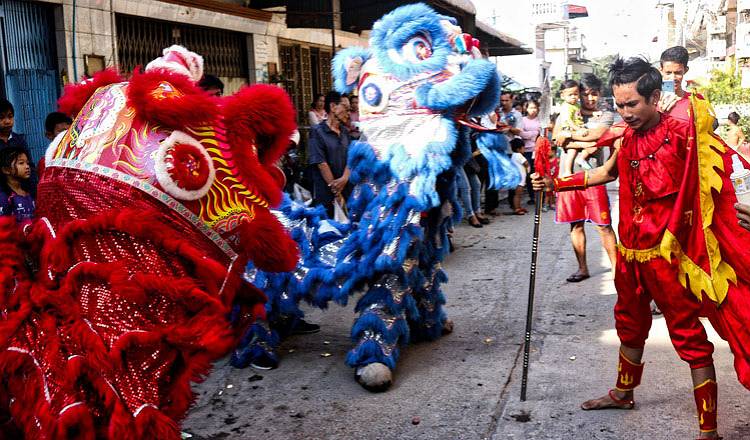 カンボジアで旧正月を祝う中華、ベトナム系住民