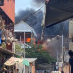 プノンペンでの火災で警察官負傷、家屋10棟焼失