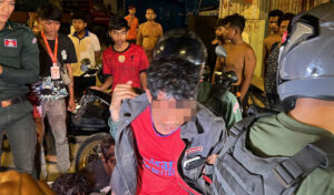 プノンペン 警察が逃走中の犯人グループに発砲、その後逮捕