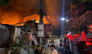 プノンペン中心部の家屋が火災で全焼、隣接住宅に延焼