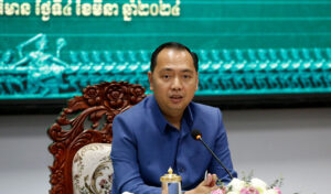 情報省 「責任ある」アルコール広告に関する会議を主催