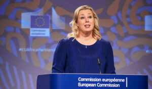 EU委員長、来週にカンボジアを歴史的訪問に