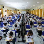 公務員省大臣　公務員試験への女性の参加を増やすよう要望