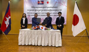 日本政府　プノンペンの芸術大学に伝統楽器を提供