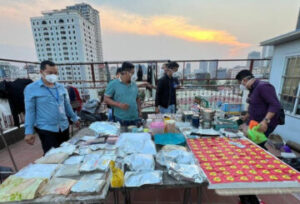 プノンペン都心部のホテルで麻薬、偽㌦製造装置を捜索で押収