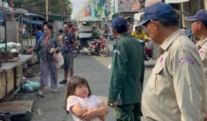 プノンペン通りから違法露店は撤去 抗議活動が起こる