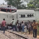 バッタンバンで列車とバスが衝突、乗客46人が負傷、うち5人が重症