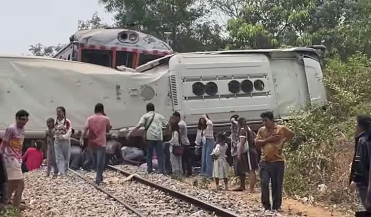 バッタンバンで列車とバスが衝突、乗客46人が負傷、うち5人が重症