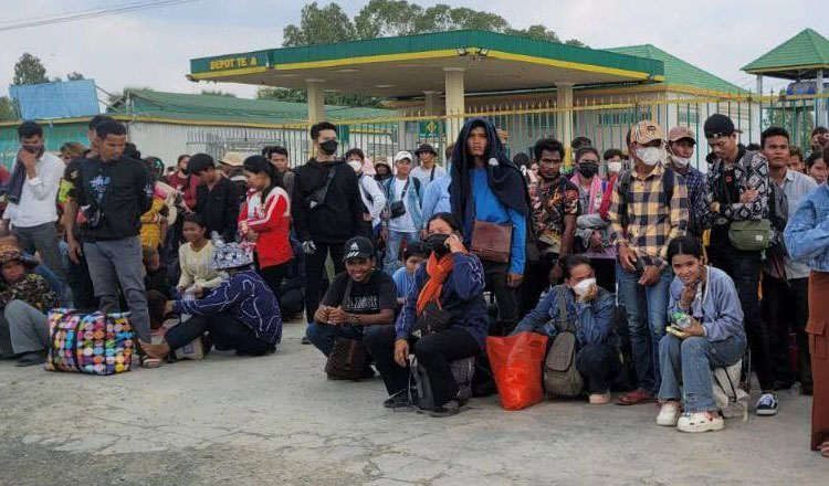 タイに密出国しようとした出稼ぎ労働者300人を拘束
