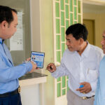 全てのジャーナリストに偽造防止の QR コード付きID カードを発行