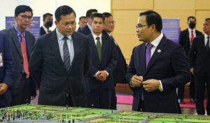 政府 洪水軽減プロジェクトに 3 億ドルを支出