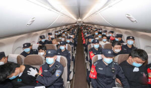 中国人130人をオンライン詐欺とサイバー犯罪等で強制送還に