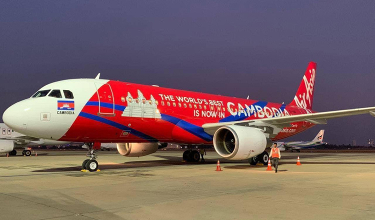 首相、エアアジア・カンボジア初のプノンペン着陸を歓迎