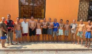 コンポンスプー州 偽僧侶グループ14人が逮捕される